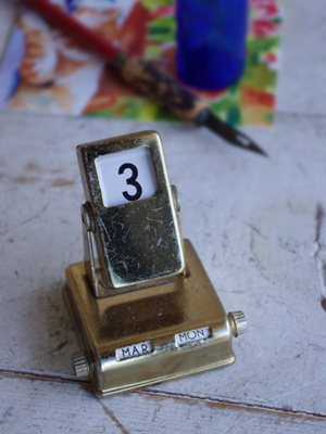 アンティーク　デスクカレンダー 語りかけてくるアール・デコのデスクカレンダー / Antique Art