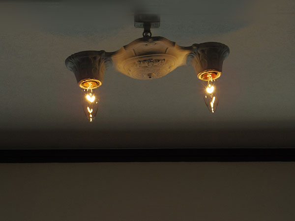 JigsawVintageCo,】アンティーク照明 2灯シーリングライト